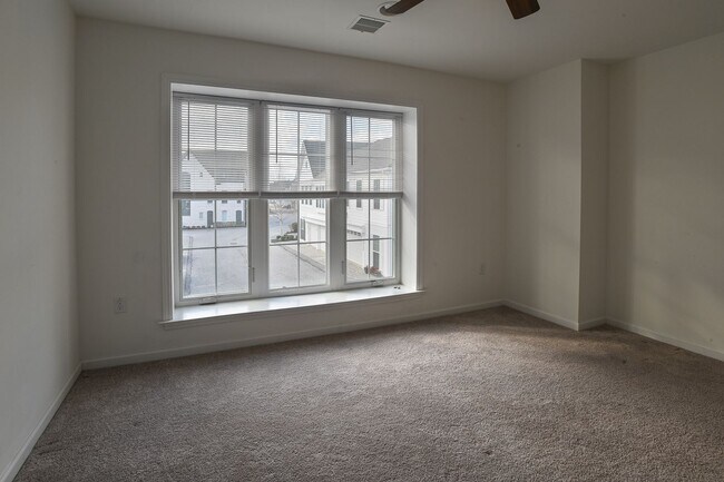 Building Photo - Beautiful Townhome in Arcona Community