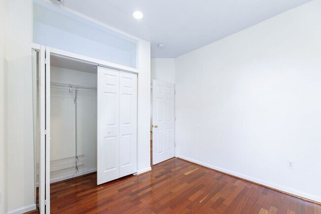 Building Photo - 806 Kennedy St NW
