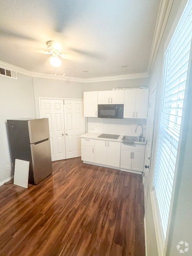 Building Photo - All utilities included - One Bedroom Juni...