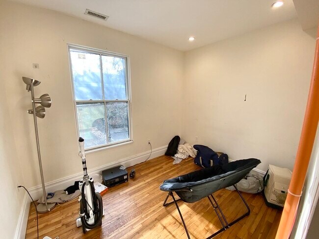 Building Photo - 89 Cedar St