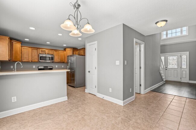 Building Photo - 907 Stagecoach Dr