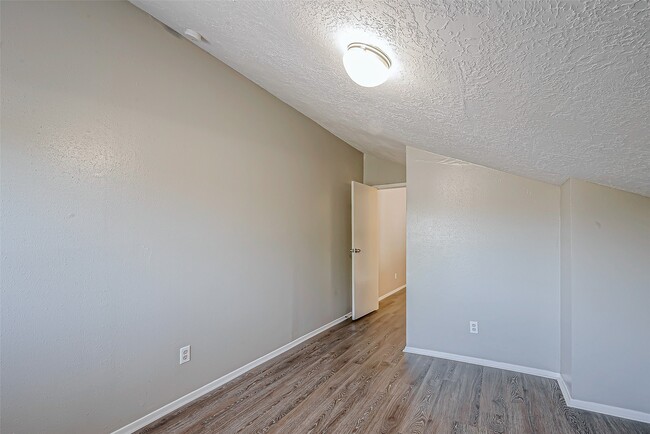 Building Photo - 5105 Beaver Hollow Dr