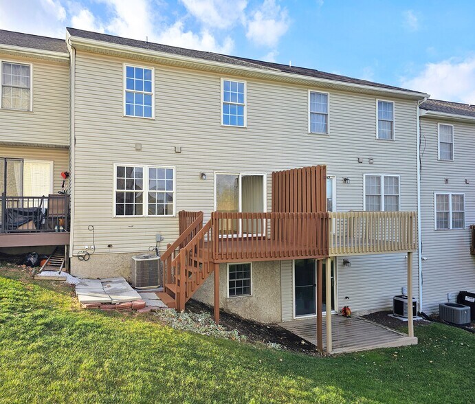 Building Photo - 107 Acorn Ln