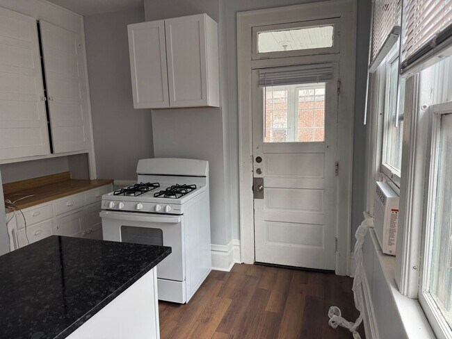 Building Photo - 1766-1768 Oak St