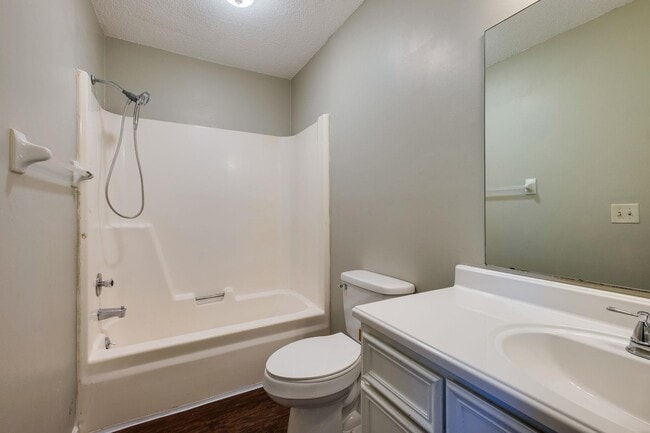 Building Photo - 1301 Neelys Bend Rd