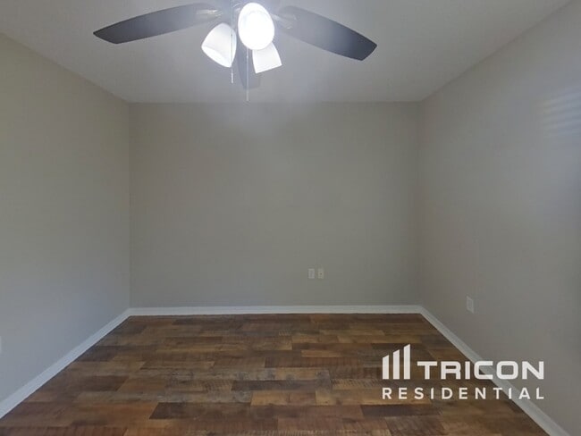 Building Photo - 609 White Oak Way
