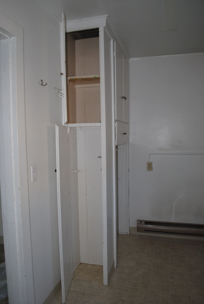 Open doors to laundry storage - 2914 W Woodlawn Ave