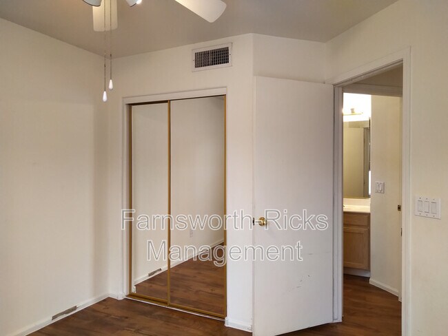 Building Photo - 11506 E Persimmon Ave