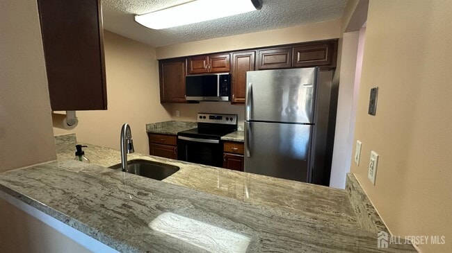 Building Photo - 9002 Tamarron Dr