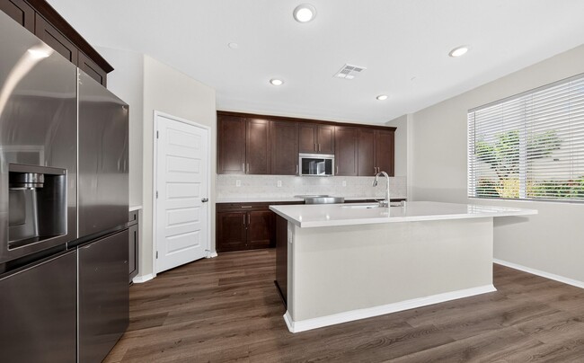 Building Photo - 1037 Yuzu Wy