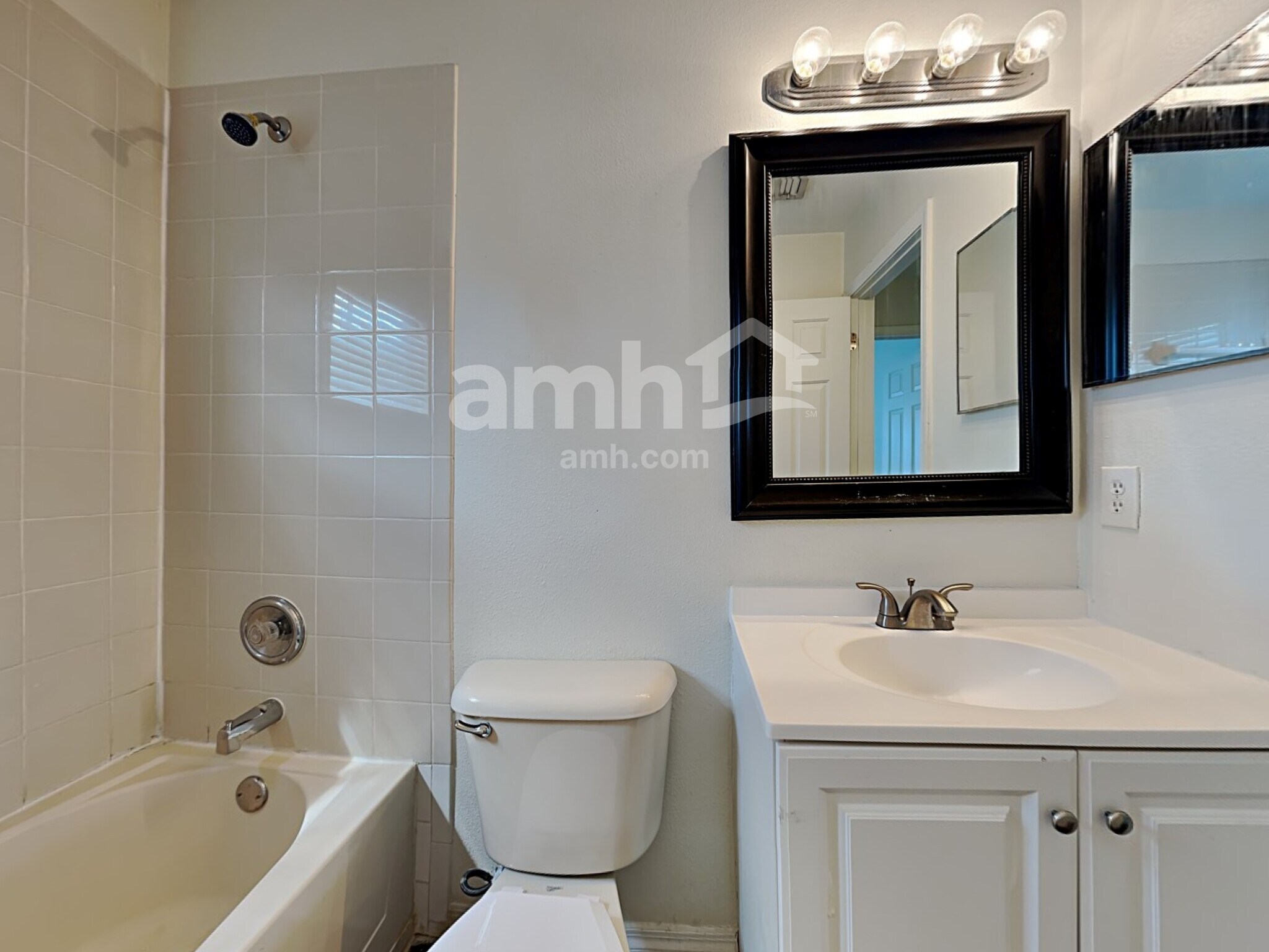 Building Photo - 8523 Deer Chase Dr