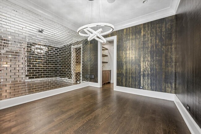 Building Photo - 458 W Deming Pl
