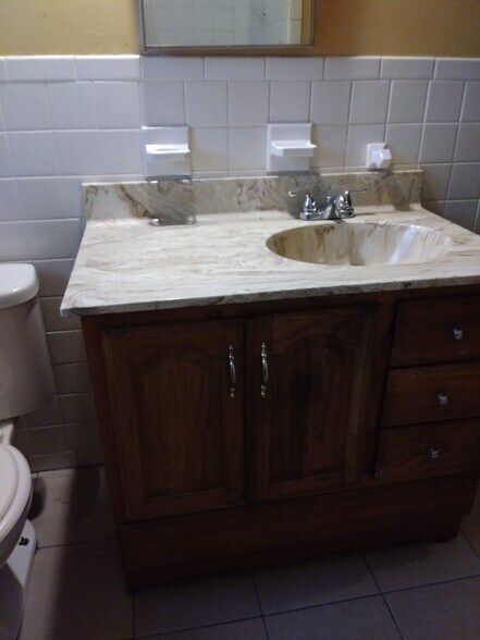 vanity sink - 4113 Wooded Way