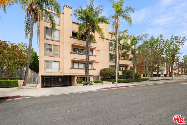 Building Photo - 5224 Zelzah Ave