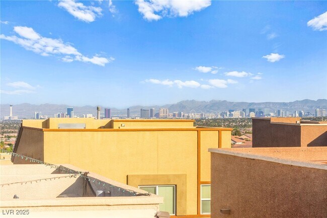 Building Photo - 10525 Shiny Skies Dr