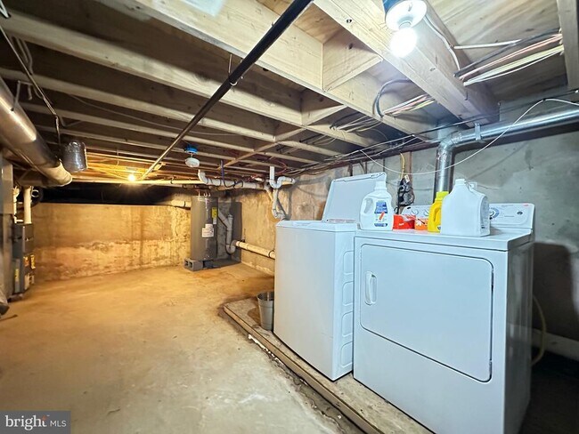 Building Photo - 1720 N Bouvier St