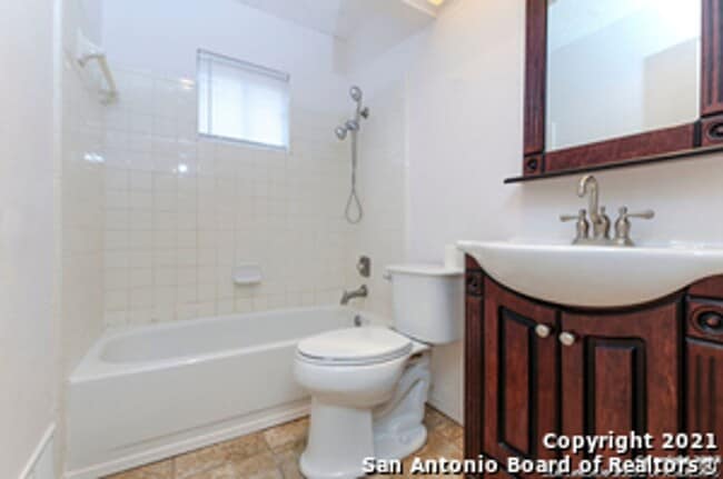 Building Photo - 6510 Ridge Creek Dr