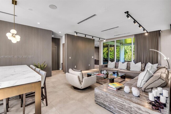 Building Photo - 285 W Mashta Dr