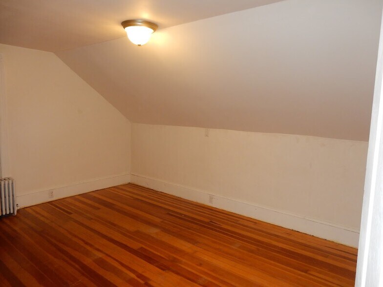 Building Photo - 12 Melcher Ct