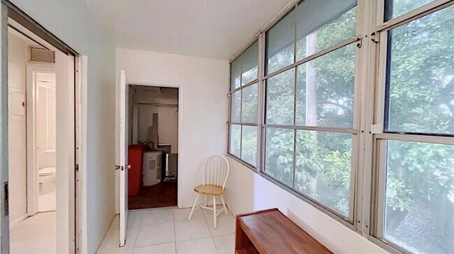 Building Photo - 1200 Colonnades Dr