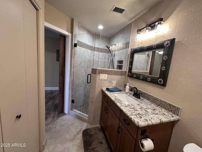 Building Photo - 11011 N Zephyr Dr
