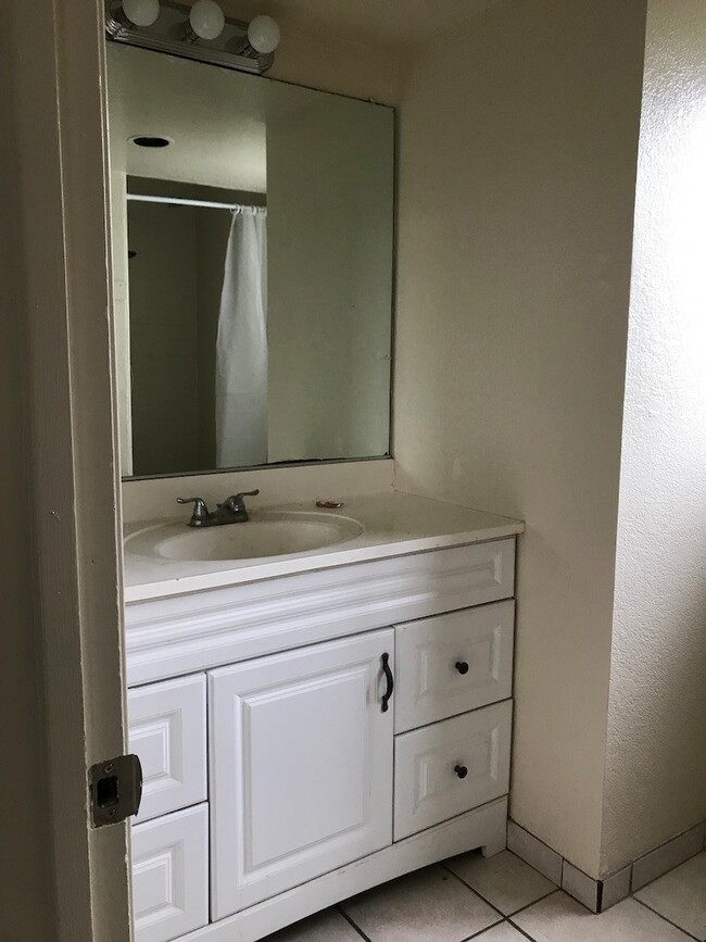 Building Photo - 850 Camino Lindo