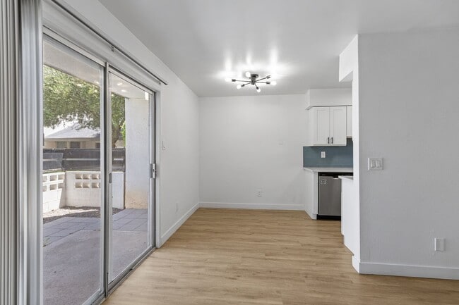 Building Photo - Nice studio apartment in Phoenix!