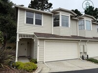 Building Photo - Refreshed Two Bedroom Pacific Grove Townho...