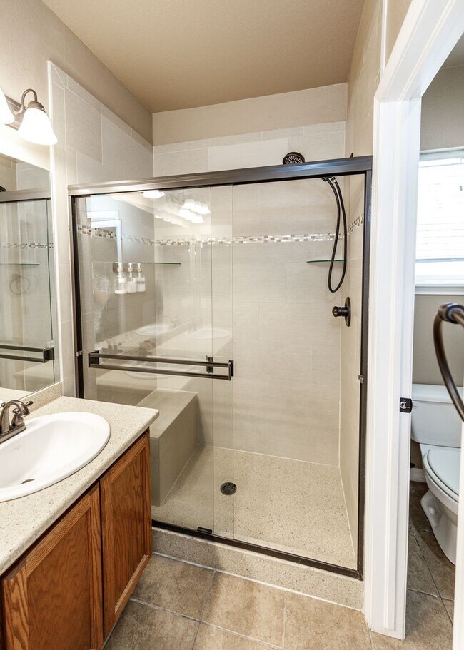 Building Photo - Westside 3 Bed Townhouse in Gold Hill Mesa