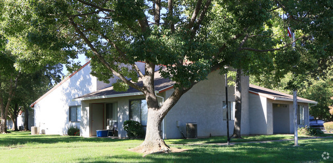 Building Photo - Donner Trail Manor