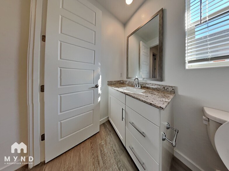 Building Photo - 19353 W Elm St