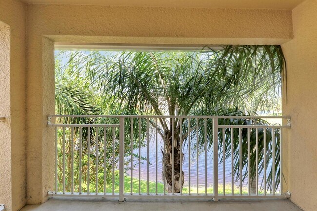 Building Photo - 181 SW Palm Dr