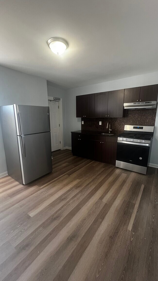 Building Photo - 348 S Orange Ave