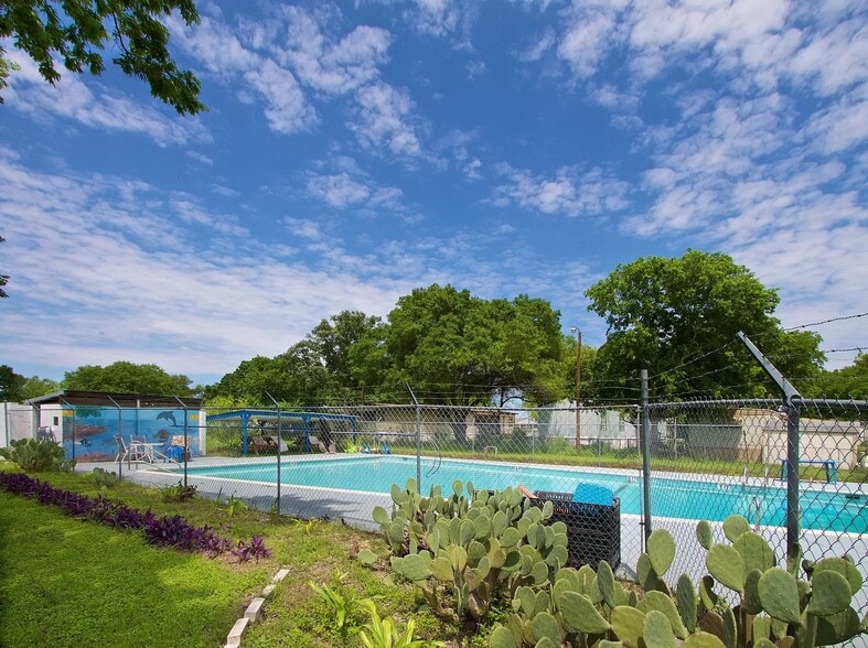 Building Photo - 117 Lucy Ln