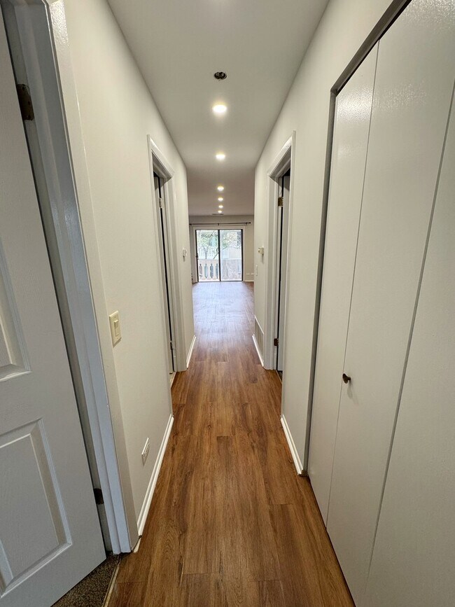 Building Photo - 576 Greystone Ln