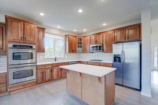 Building Photo - 6004 Nile Cir