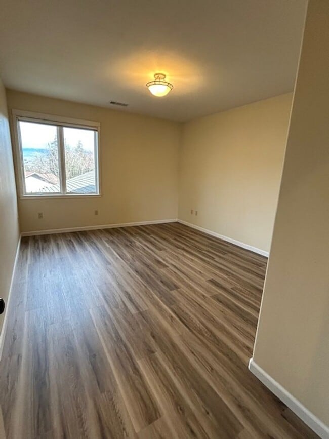 Building Photo - Gorgeous two bedroom apartment home