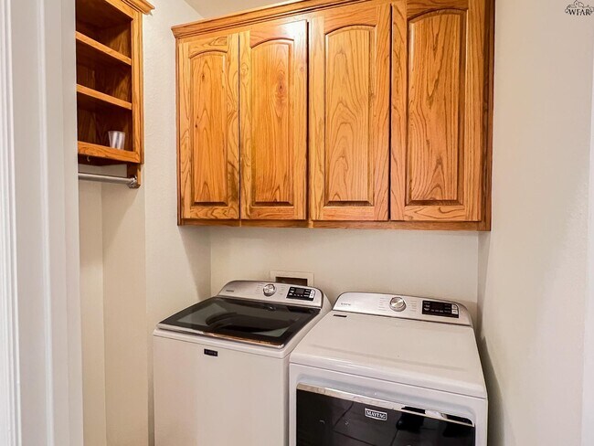 Building Photo - 1703 Rockridge Dr