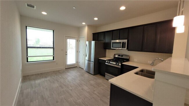 Building Photo - 12320 Maypole Bend