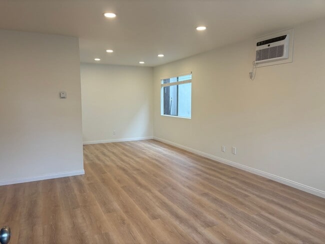 Building Photo - 414 N Columbus Ave