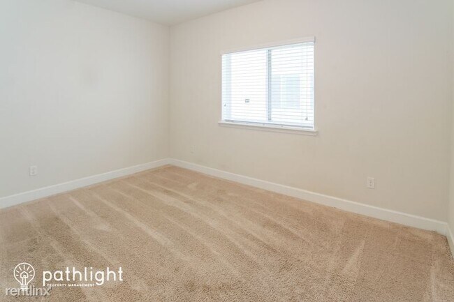 Building Photo - 4 br, 3 bath House - 33 Paradise Valley Dr