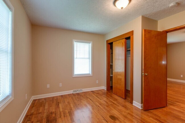 Building Photo - Country House in the Rock Creek School Dis...