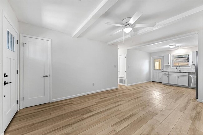 Building Photo - 14791 Dutchmans Dr