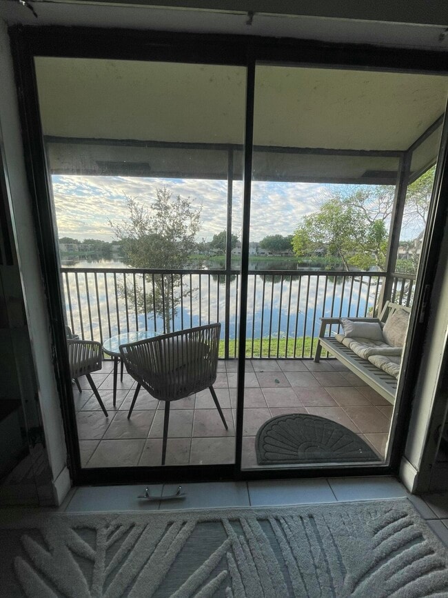 Building Photo - 9878 Nob Hill Ct