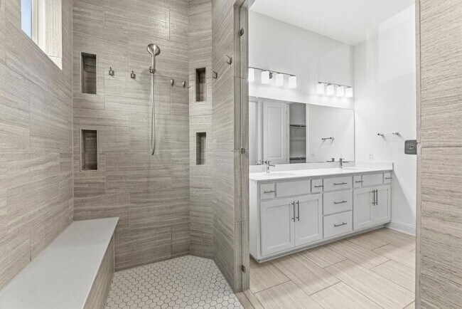 Building Photo - 5209 Mandevilla Dr