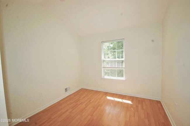 Building Photo - 574 Beachway Ave