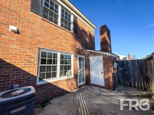 Building Photo - 2700 Thackery Rd