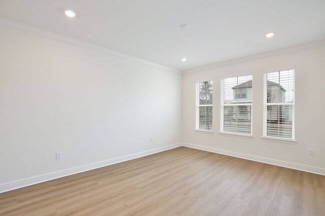 Building Photo - Gorgeous 4/3 Residence with a Private Back Lanai and a 2 Car Garage in the Delightful Laureate Pa...