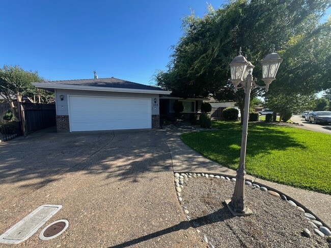 Primary Photo - 100 S Allen Dr