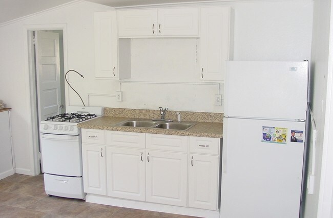 Building Photo - 1626 Okeechobee Rd